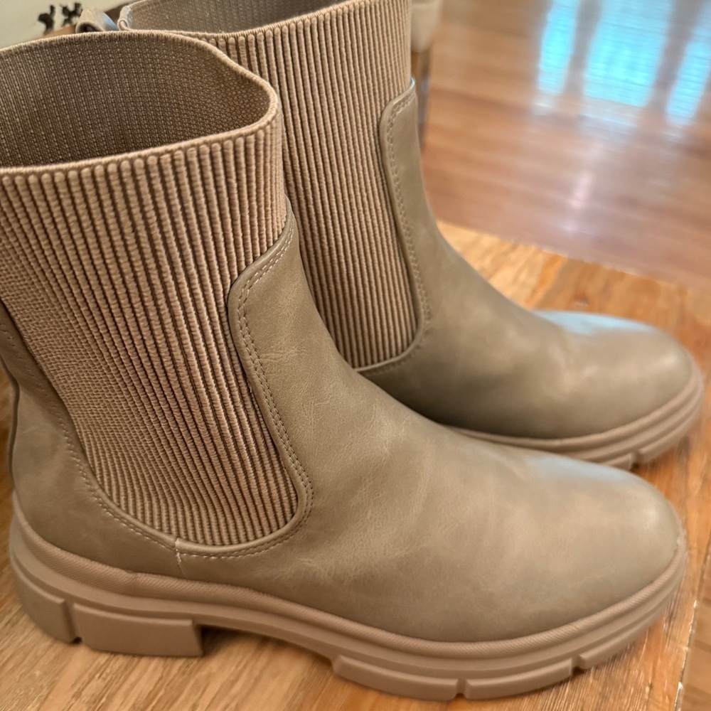 Women's Chunky Tan Ankle Boots in stellar cond! Y2K